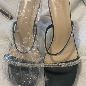Size 8 women’s black and silver band shoes